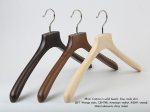 Деревянная вешалка