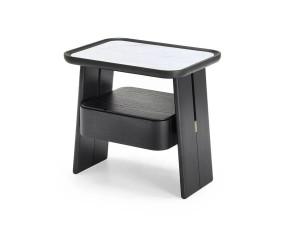 Деревянная тумбочка