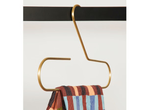 Металлическая вешалка для одежды