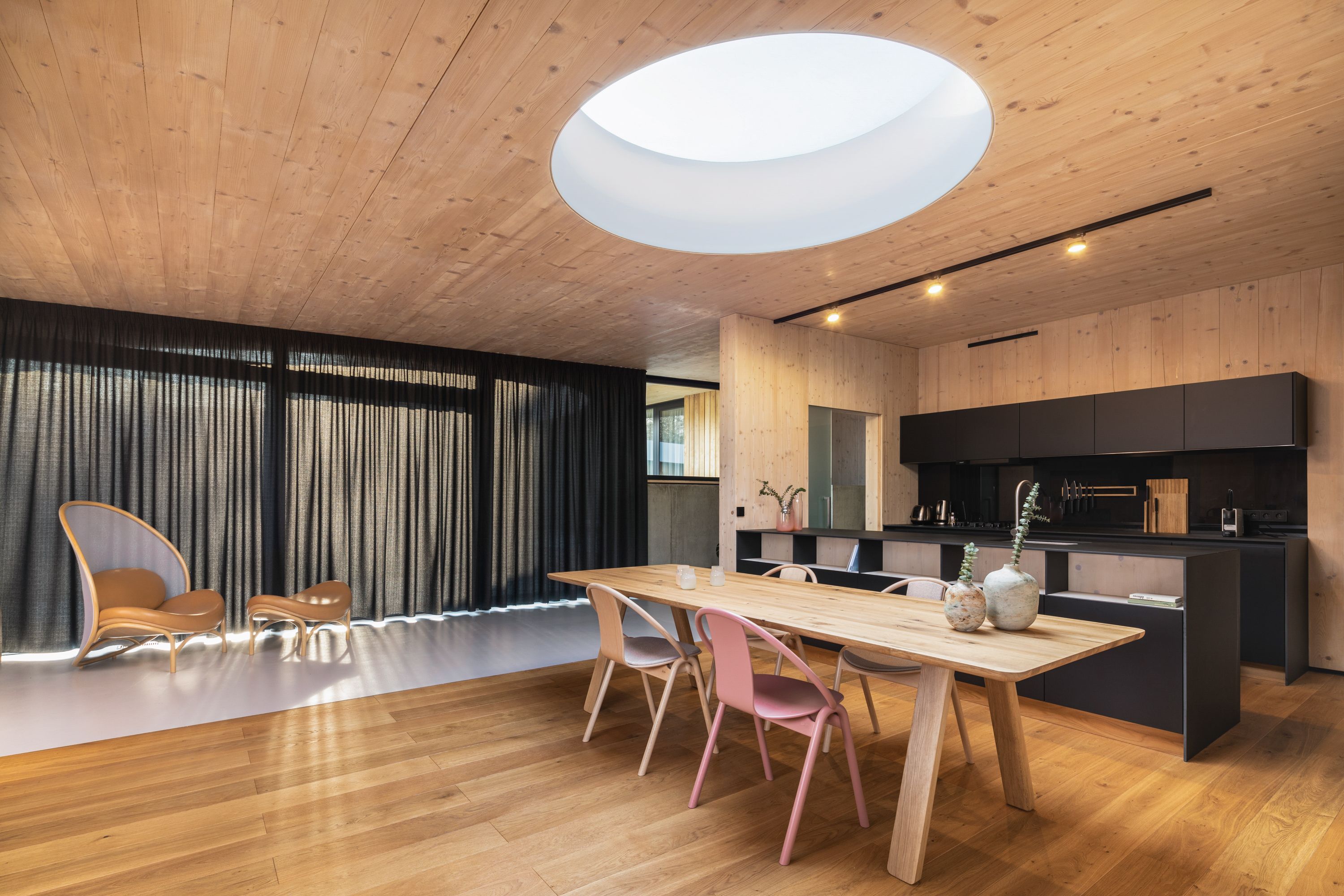 Деревянный штабелируемый стул с подлокотниками TON AGAIN ARCH-00050052 - Вид №15