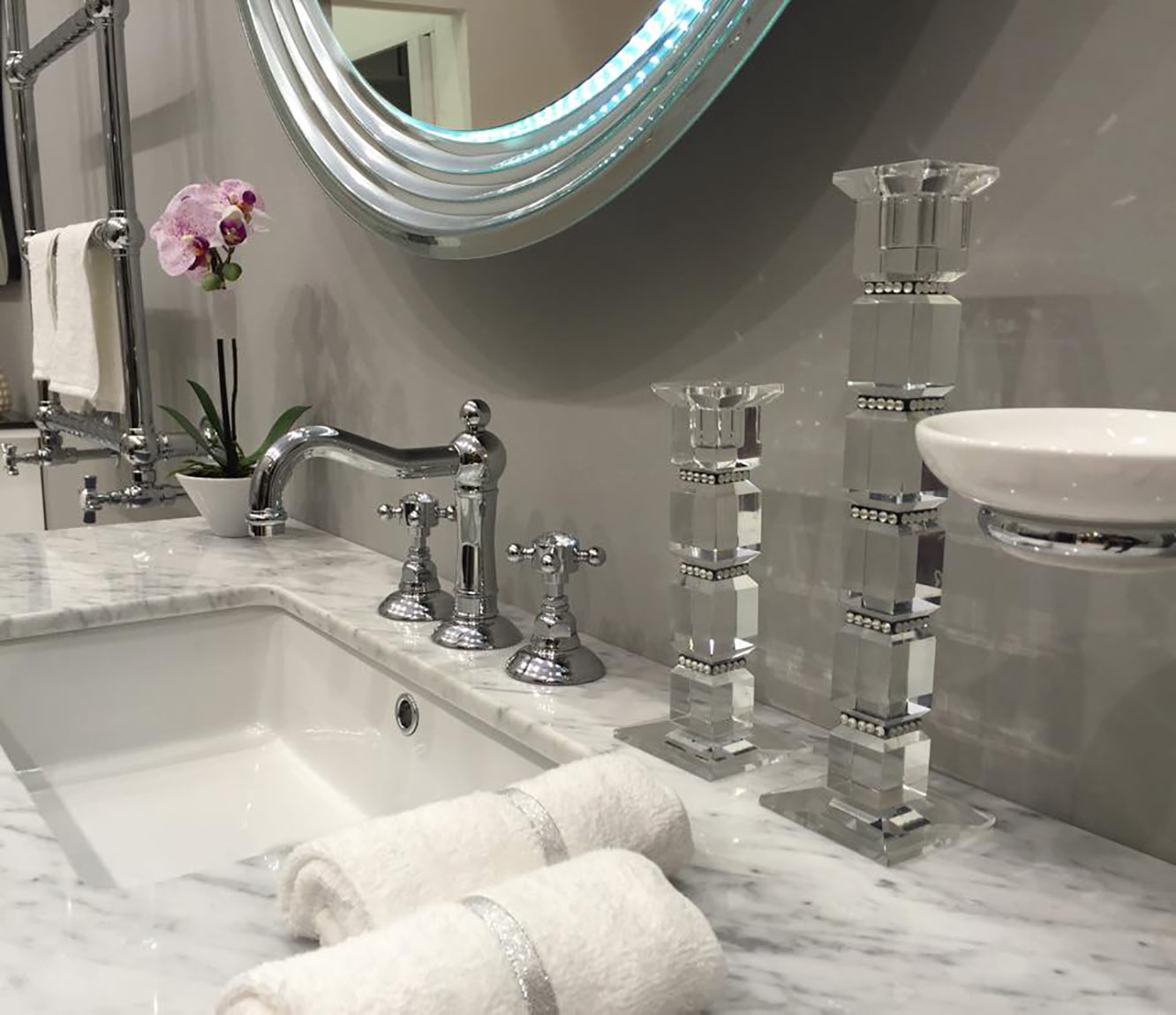 1432 ** 34 Смеситель для раковины на одно отверстие с поворотным изливом Nicolazzi Series Half Dome Crystal  - Вид №3