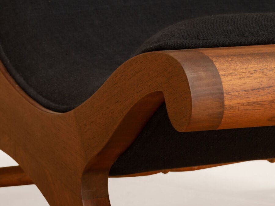 Кресло из тикового дерева без подлокотников с мягким сиденьем Phantom Hands Джеффри Бава ARCH-00011218 - Вид №1