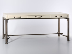 Прямоугольный кожаный стол с ящиками