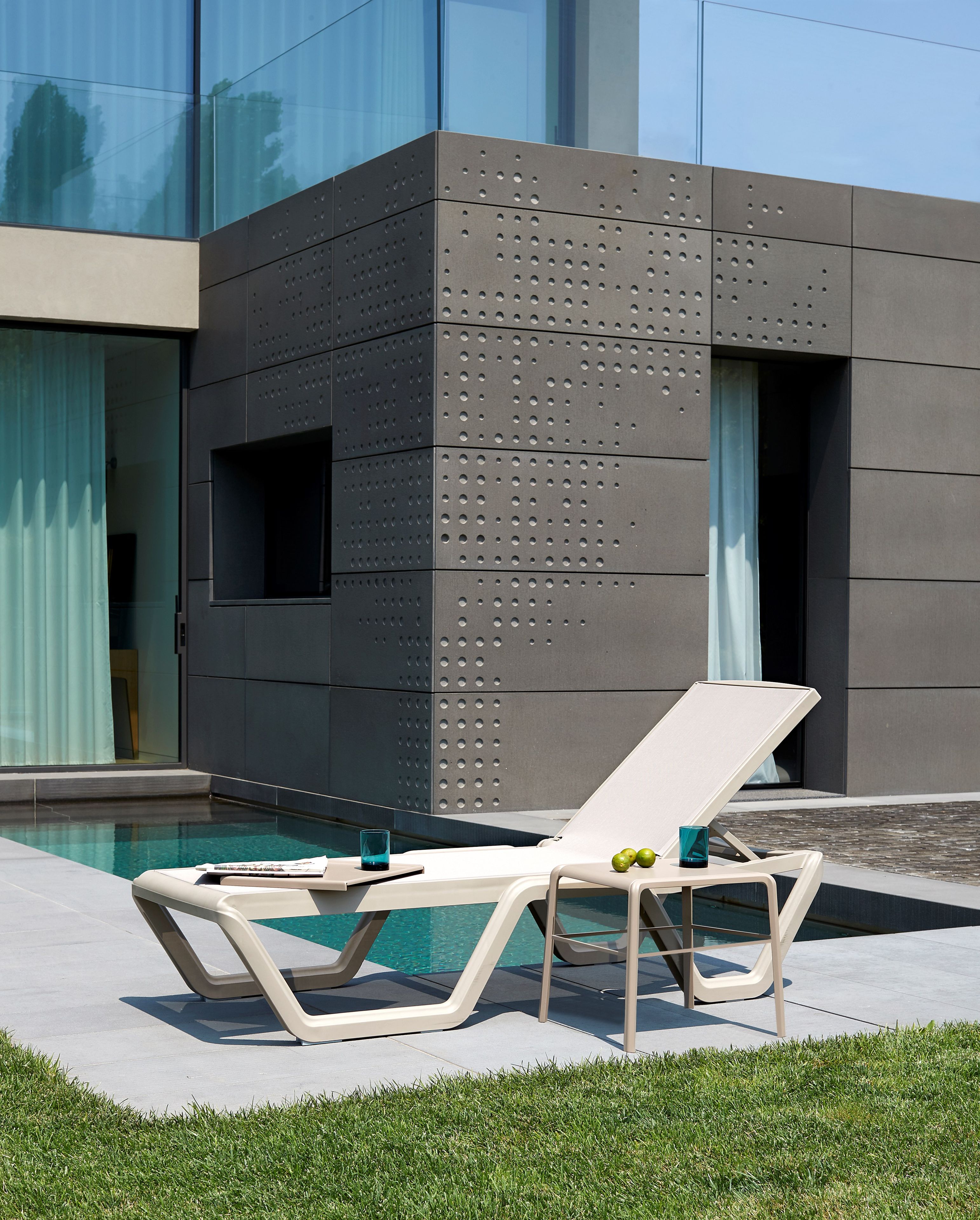 Журнальный столик из инженерного пластика S-CAB SIDE TABLE VELA ARCH-00054056 - Вид №2