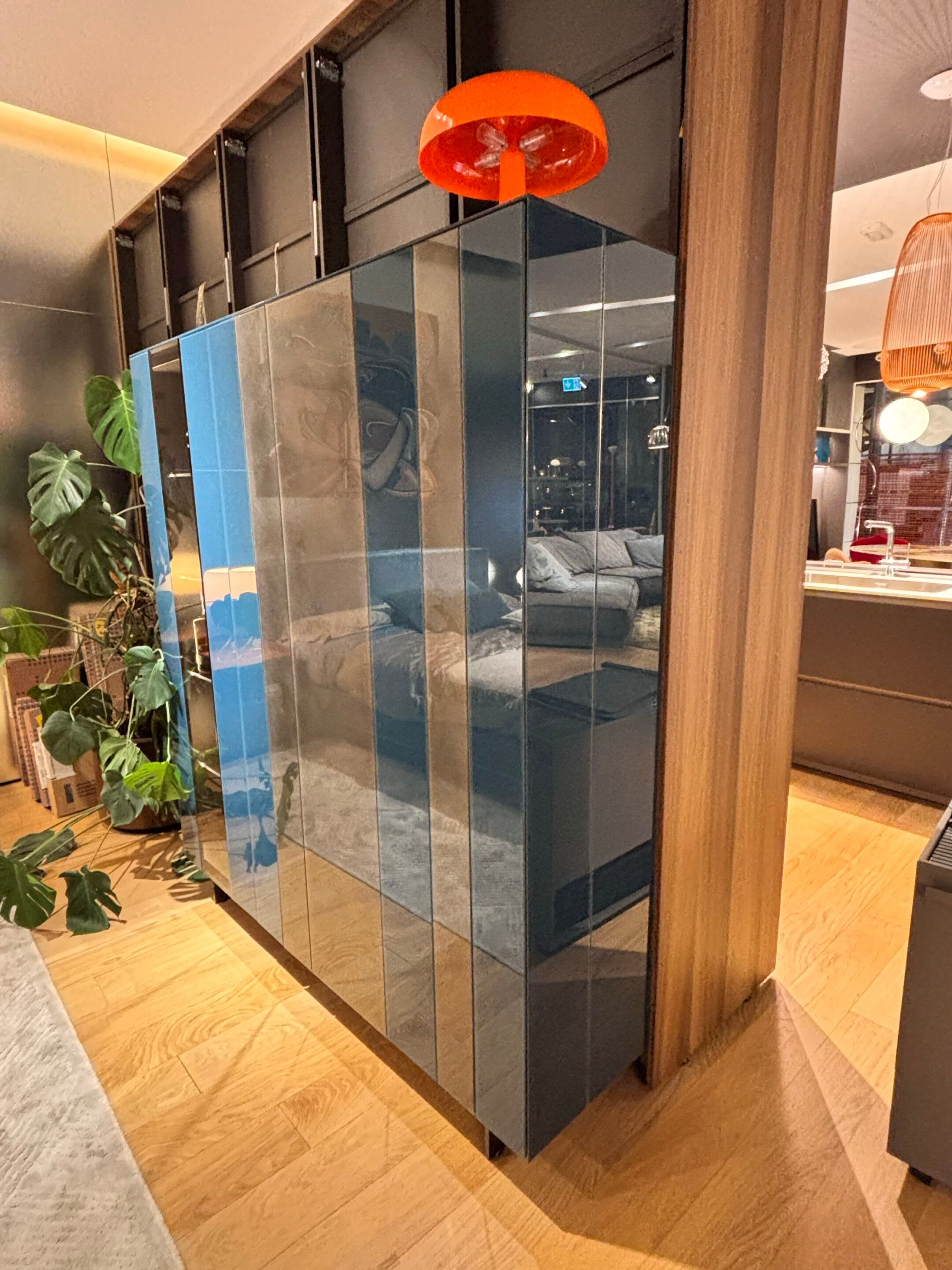 Стеклянный шкаф In Stock озеро ARCH-00051009