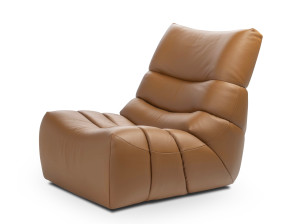 Кожаное кресло с подголовником