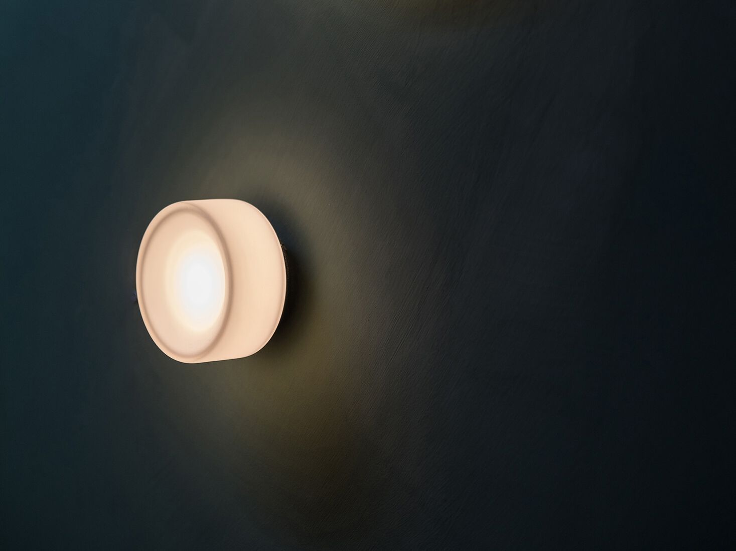 Светодиодный настенный светильник из опалового стекла ADesignStudio FlatWhite ARCH-00116554 - Вид №1