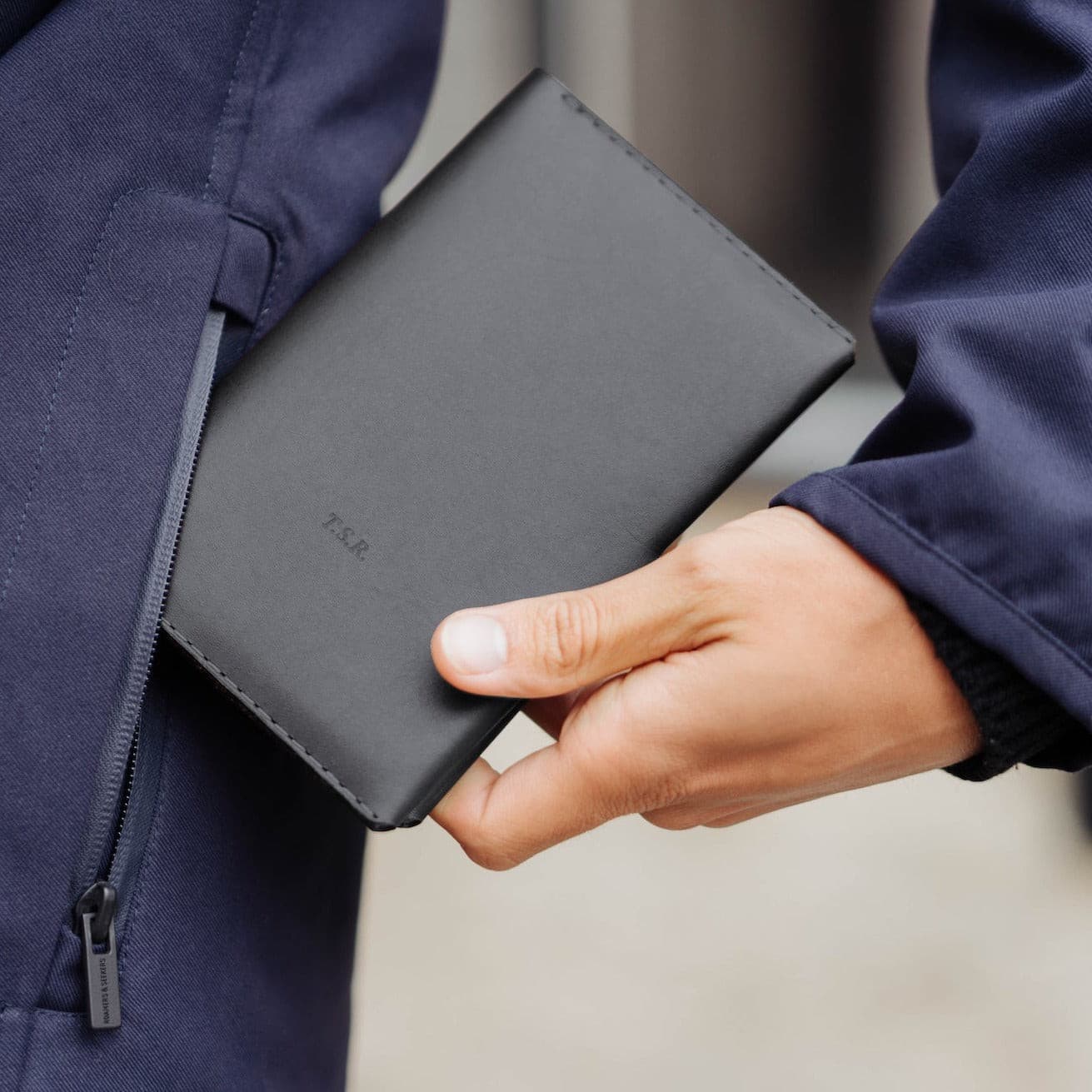 W107CHAR Кошелек Winston Travel - Угольный Wingback  - Вид №2