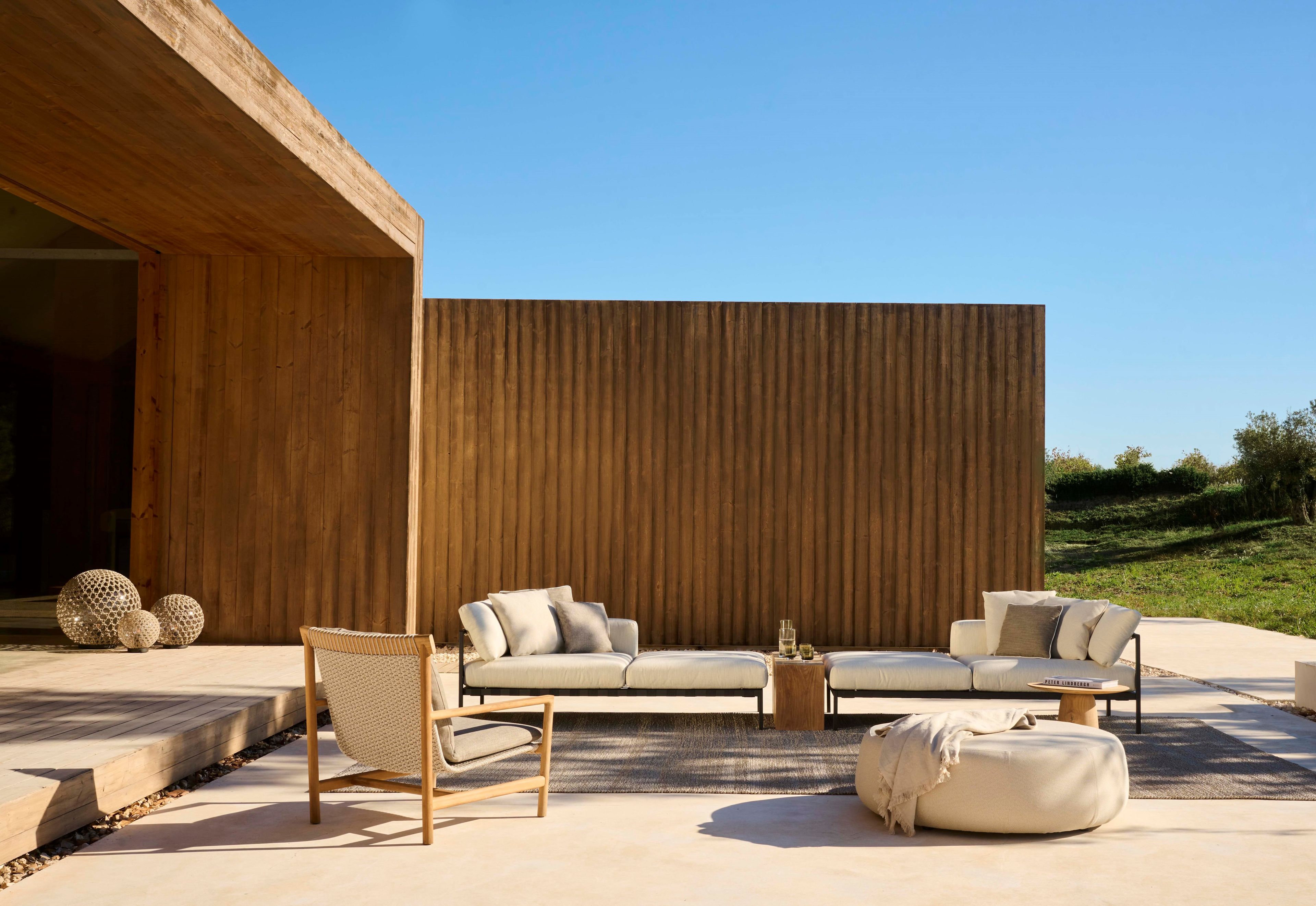 Садовое кресло из тикового дерева с подлокотниками TRIBÙ Amanu ARCH-00150978 - Вид №8