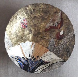 LH101 Тарелка декоративная диам 40 см, папье маше, инкрустации из льняной бумаги Elisabeth Loesch