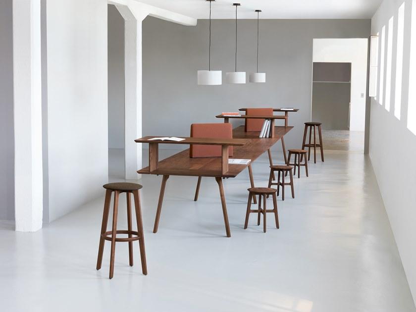 ZEITRAUM Книжный шкаф для офиса из массива дерева Rail sun-id-1392954 - Вид №3