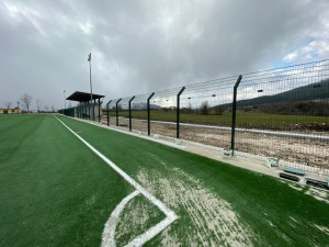 Забор для спортивных площадок из сварной сетки