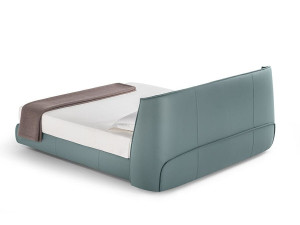 Кожаная двуспальная мягкая кровать