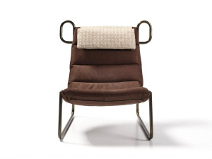 Тканевое кресло с подголовником