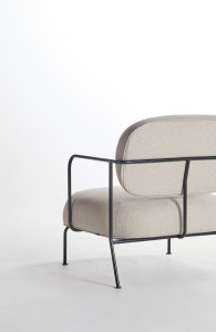 Тканевое кресло с подлокотниками