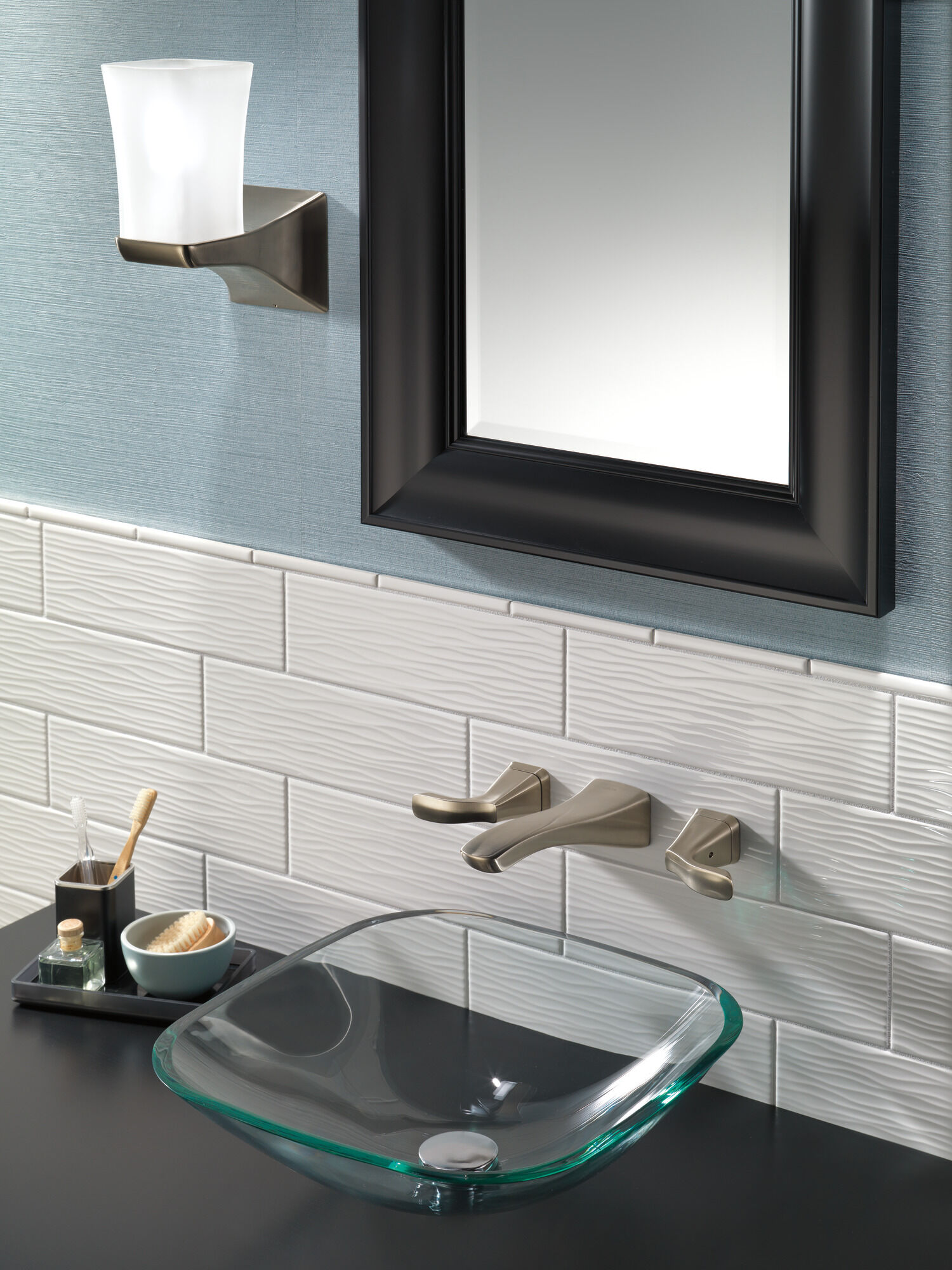 Одноместный светлый бра Delta Faucet Tesla 75270-SS - Вид №2