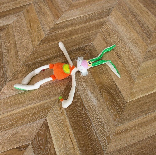 Паркет Ёлка Marco Ferutti Louvre Беленый Дуб с брашью (Текстурированная) 585х125 мм 2600700098 - Вид №1