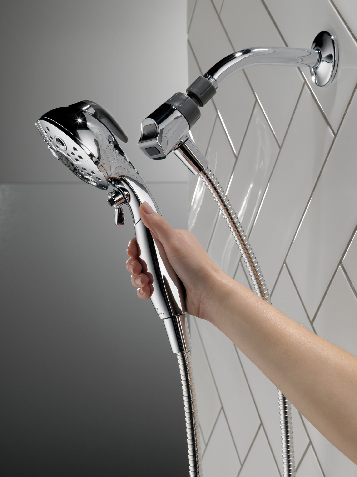 75507 Ручной душ SureDock ™ с 5 настройками Delta Faucet DELTA Хром - Вид №5