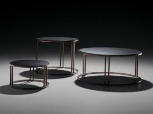 Круглый металлический и деревянный журнальный столик