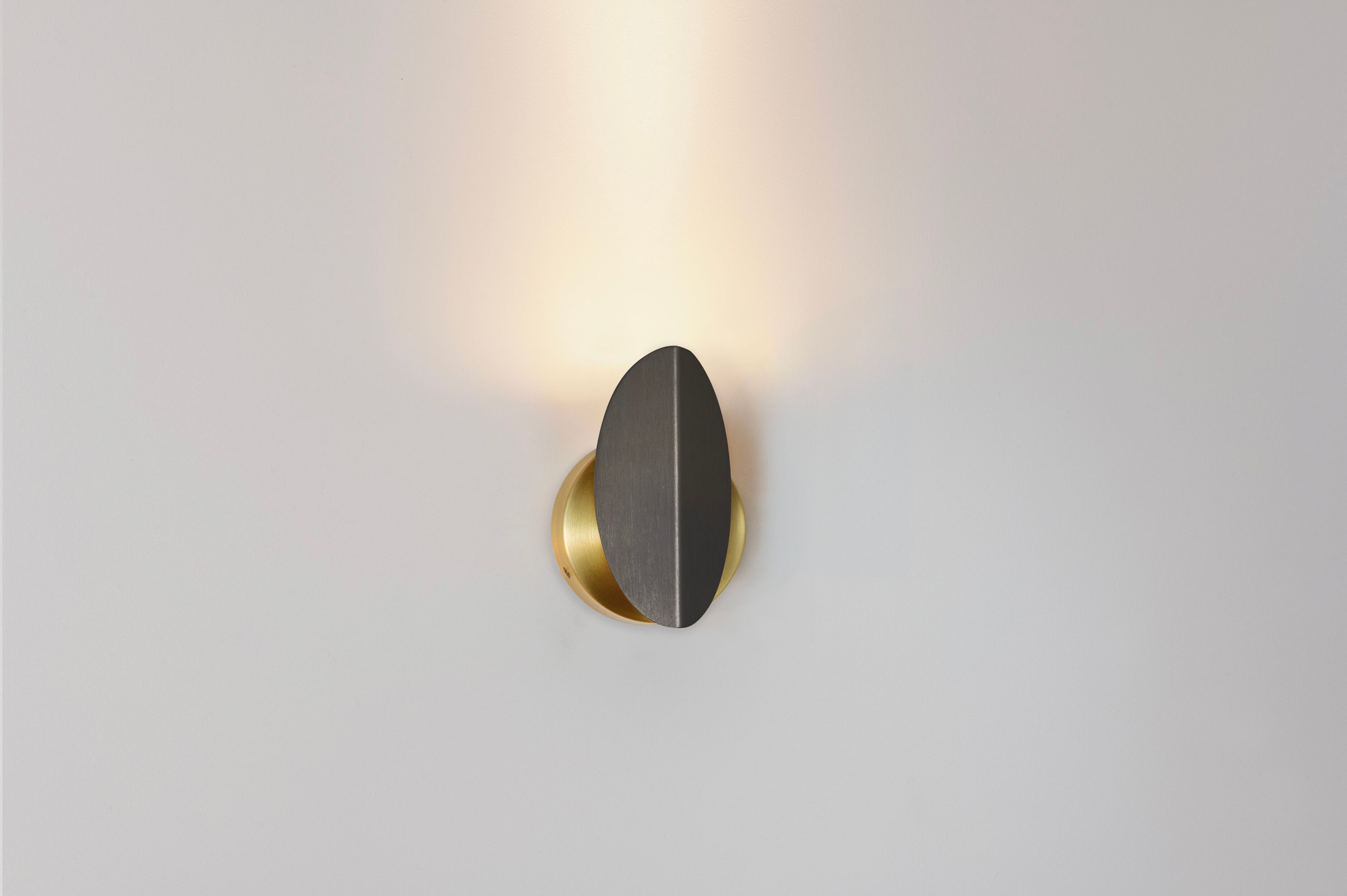 Латунный светодиодный настенный светильник CVL Luminaires Pirouette ARCH-00029238 - Вид №12