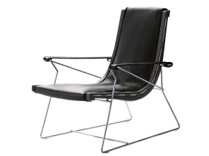 Кожаное кресло с подлокотниками