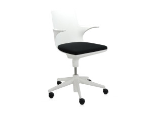 Регулируемое по высоте офисное кресло из полипропилена