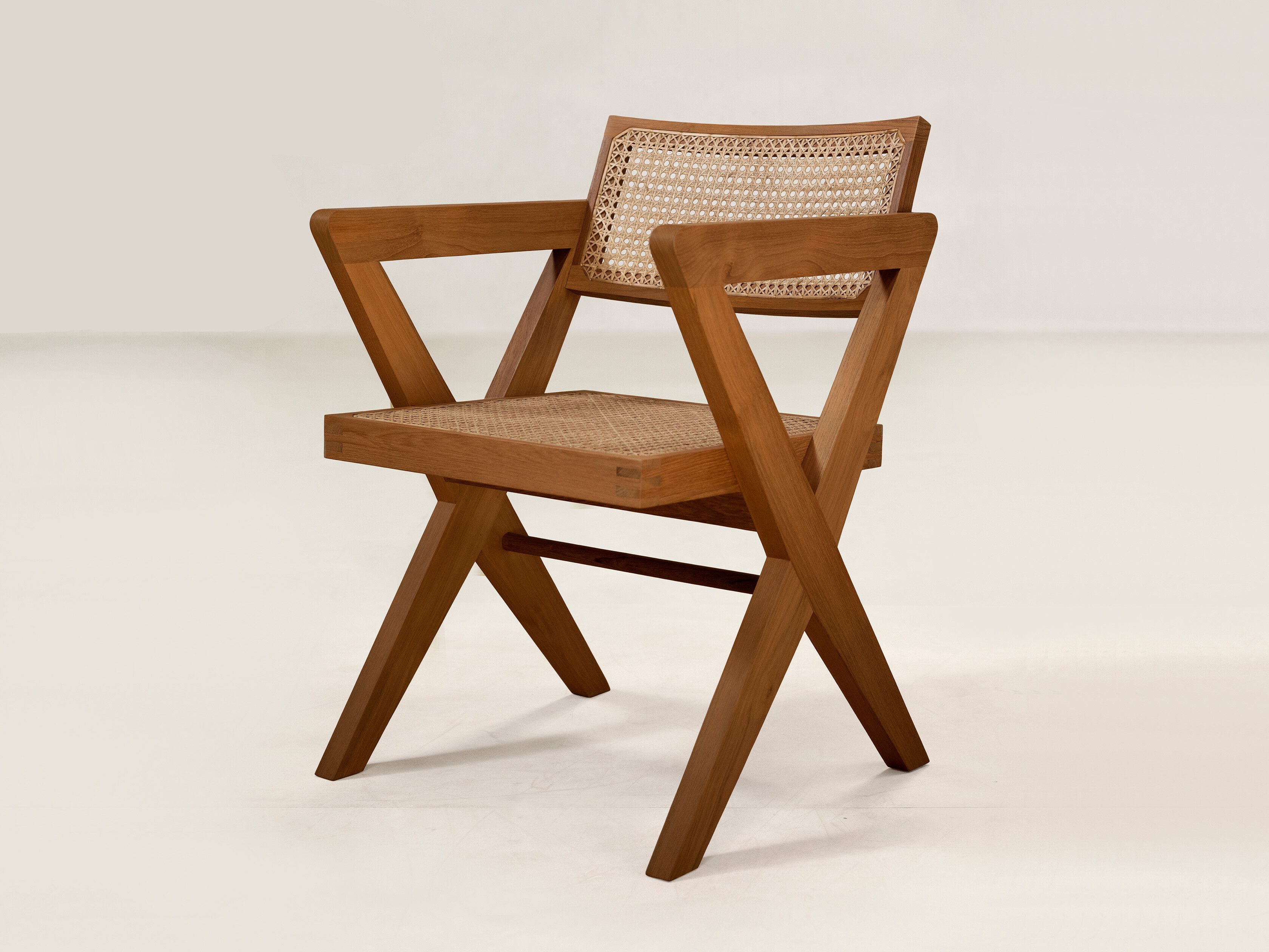 Стул из тикового дерева с подлокотниками Phantom Hands Project Chandigarh ARCH-00020969