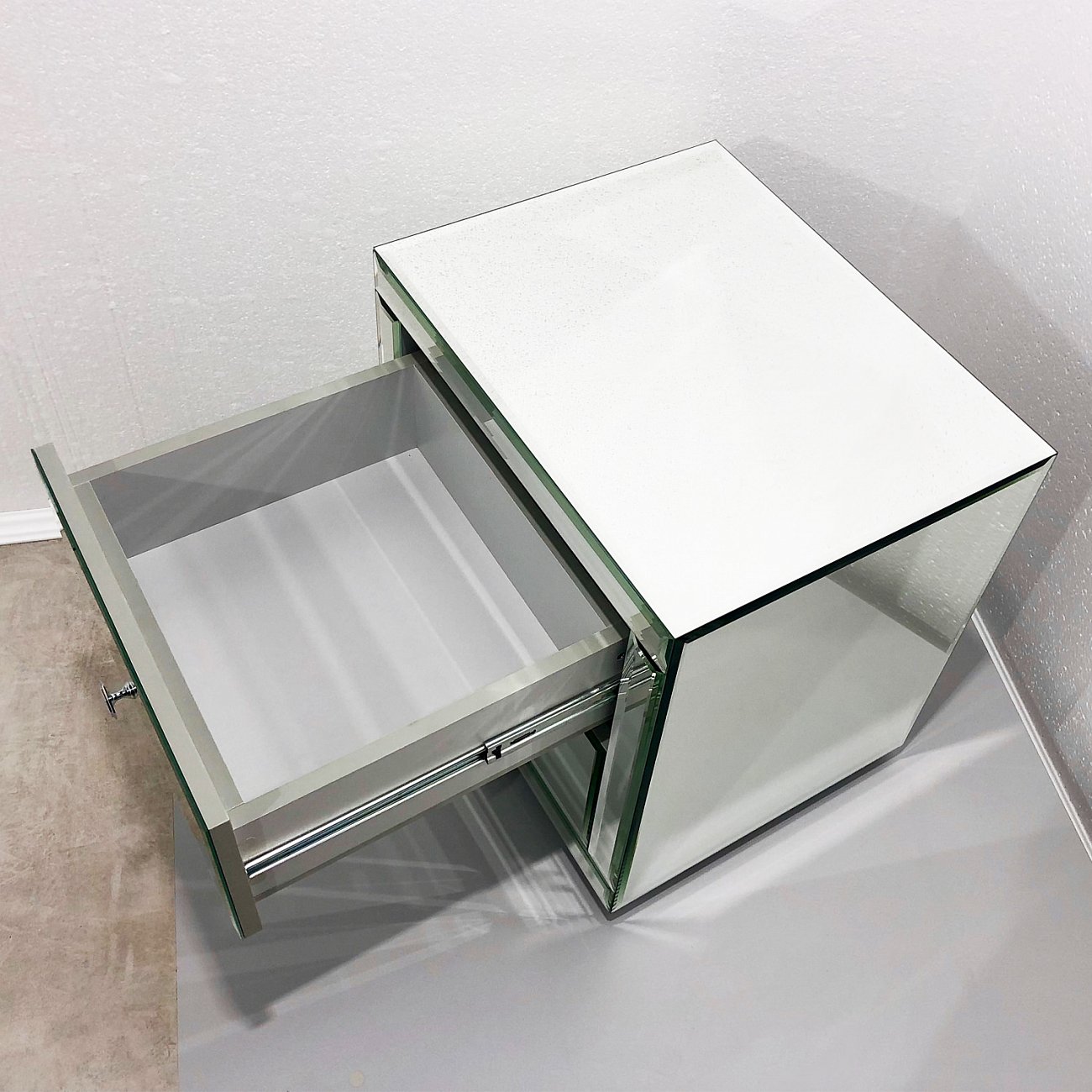 Прикроватная тумбочка дизайнерская зеркальная "Самили" GRAUM  304060 Зеркальный  - Вид №4