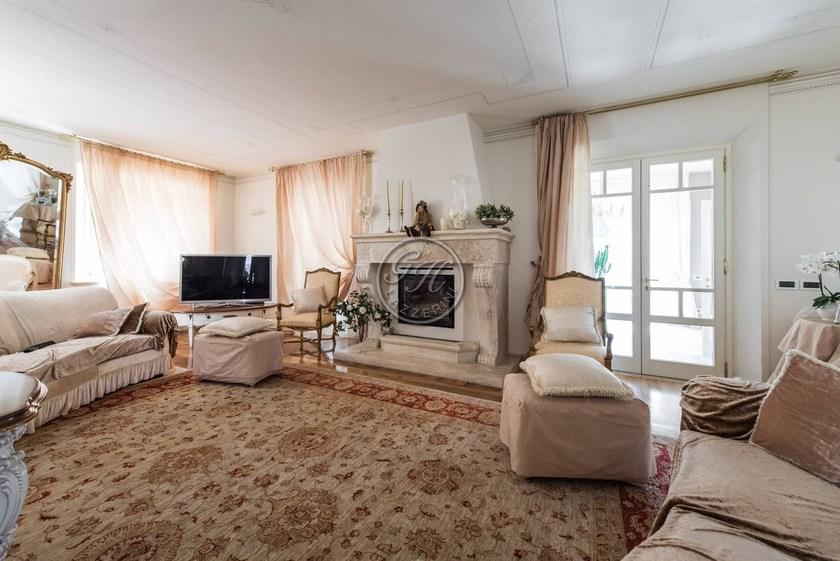 GH LAZZERINI Дровяной камин закрытый из натурального камня на стене sun-id-1395819 - Вид №1