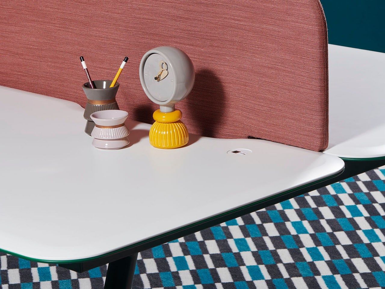 Многосторонний стол с системой кабельных втулок с разделительными панелями Cider Edition STOOD ARCH-00031670 - Вид №1