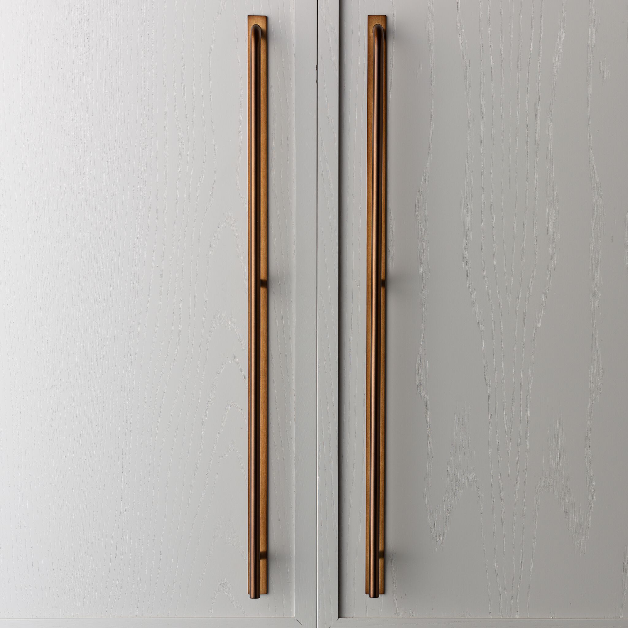 Латунная мебельная ручка на пластине Lo & Co Interiors Brera ARCH-00078711 - Вид №14