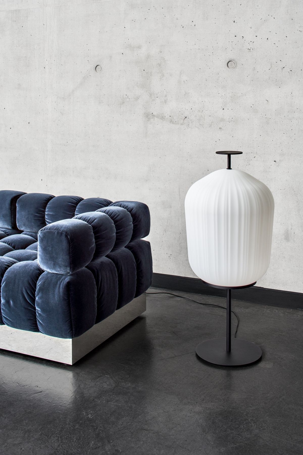 Алюминиевый и стеклянный светодиодный торшер Classicon Plissée ARCH-00095717 - Вид №9