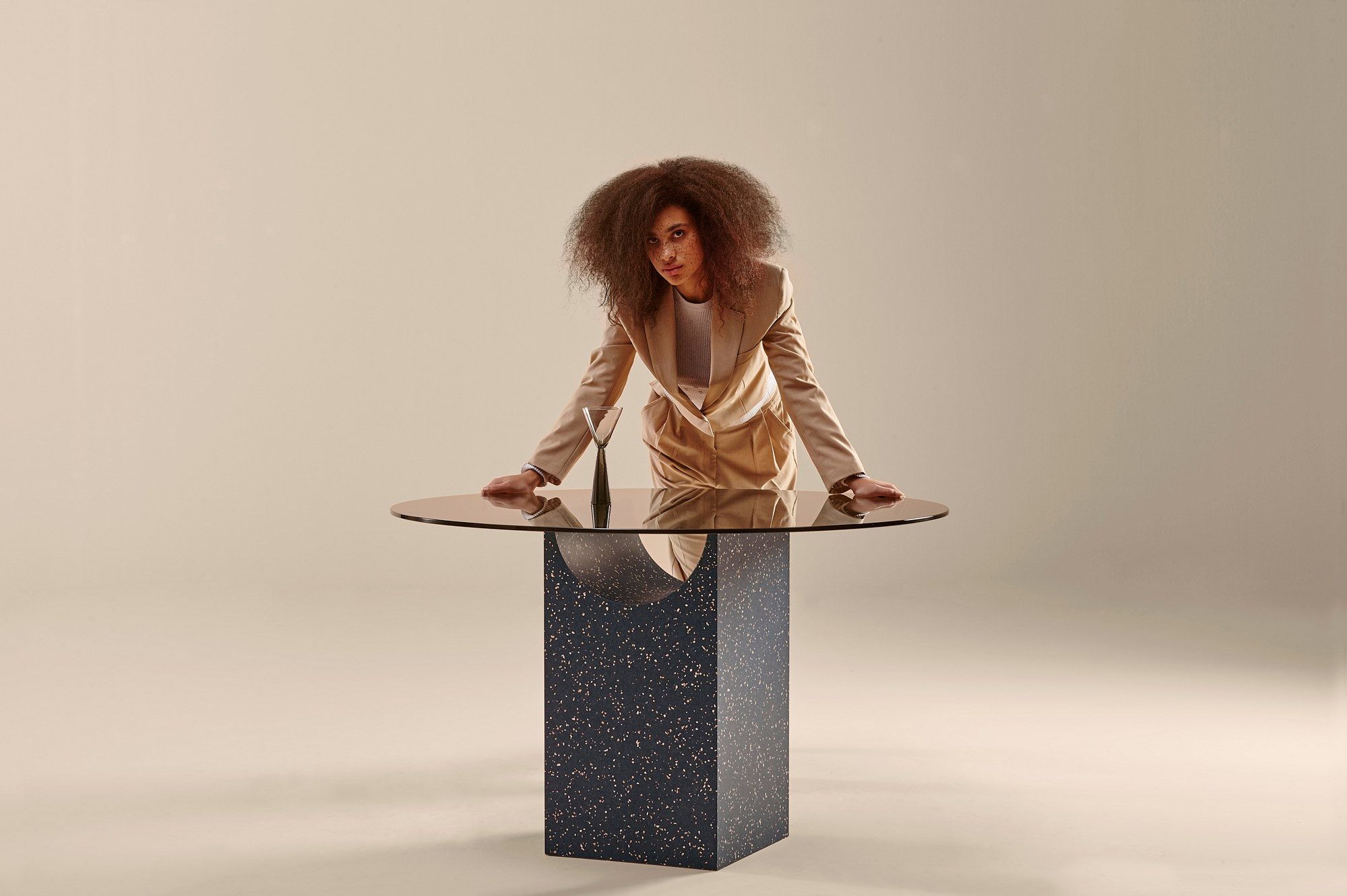 Круглый стол со стеклянной столешницей и основанием IQ Surface SANCAL Vestige ARCH-00076775 - Вид №3