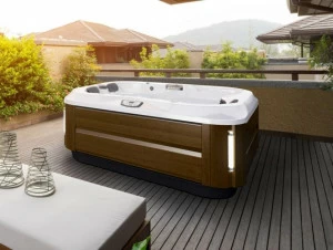 Jacuzzi® Наземный мини-бассейн с 3-х местным гидромассажем J-300™