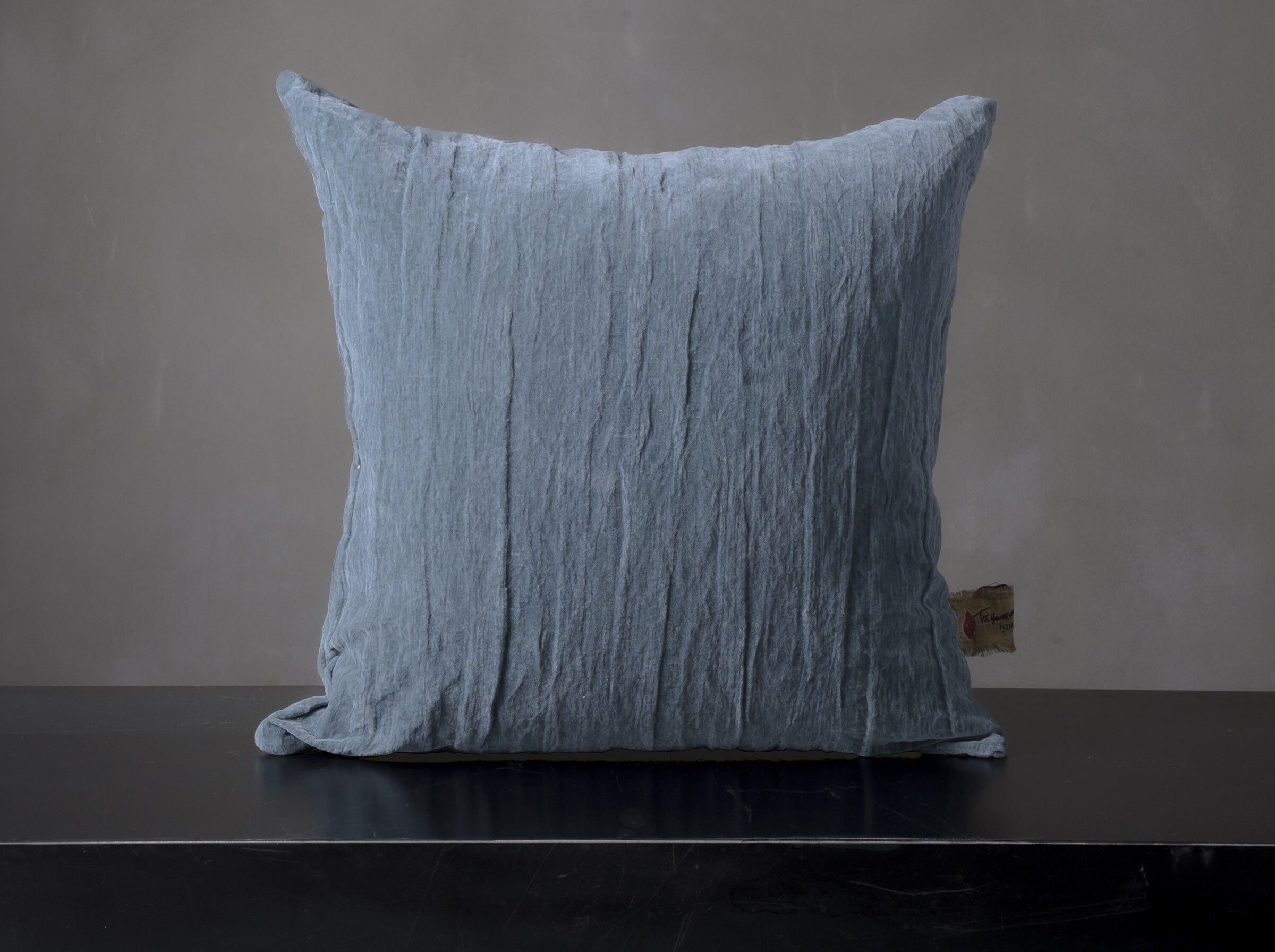 Бархатная квадратная подушка The House of Lyria STERNA ARCH-00073215