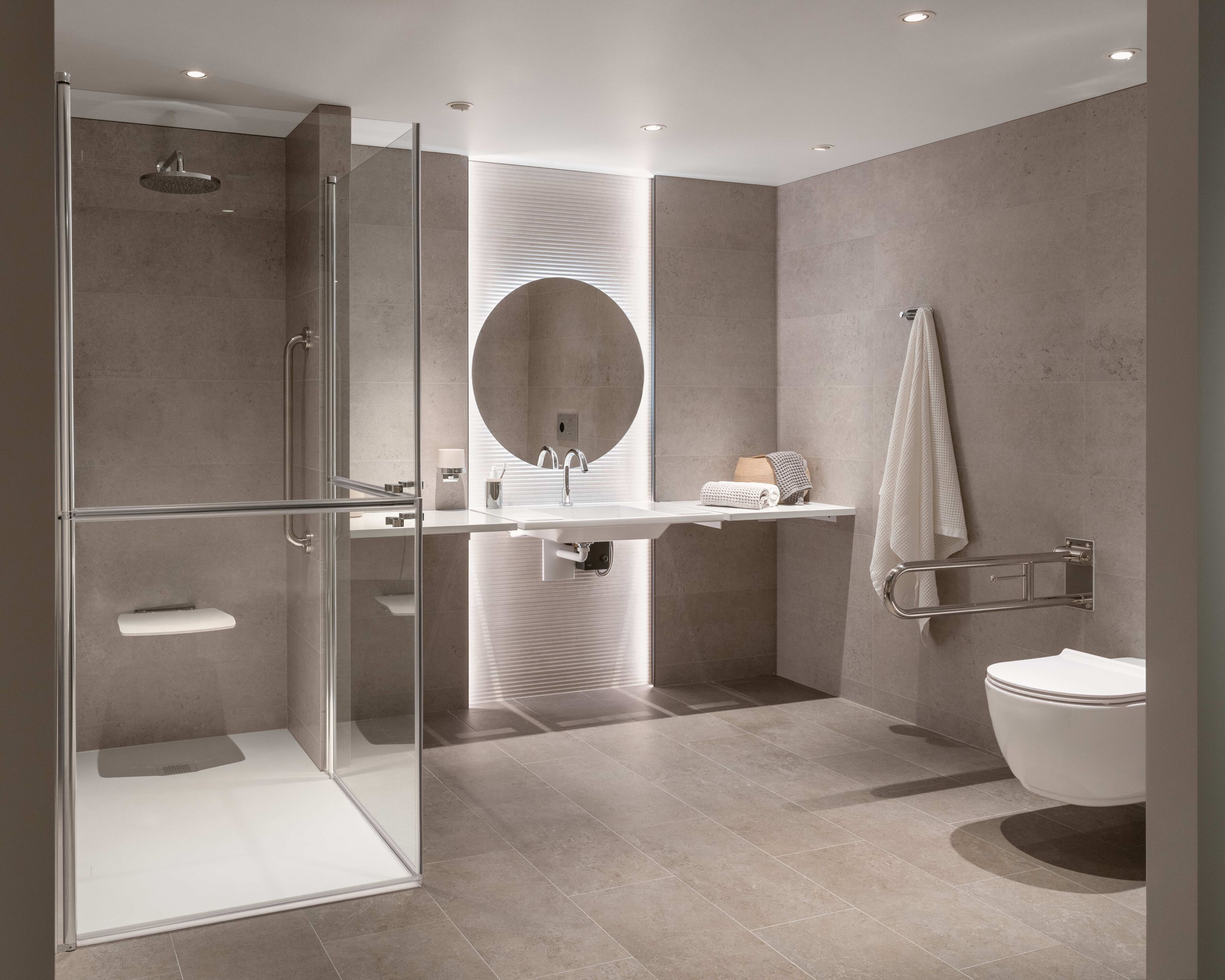 Пластиковая откидная ручка для ванной комнаты с держателем рулона Roca ACCESS ARCH-00061527 - Вид №2