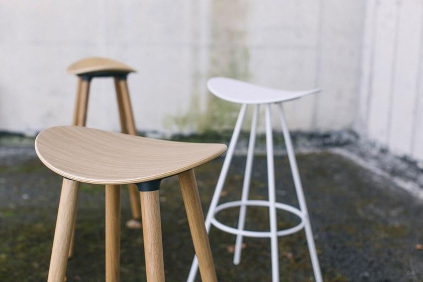 ENEA Высокий табурет с подставкой для ног из дуба и полипропилена Coma wood sun-id-1438429 - Вид №8