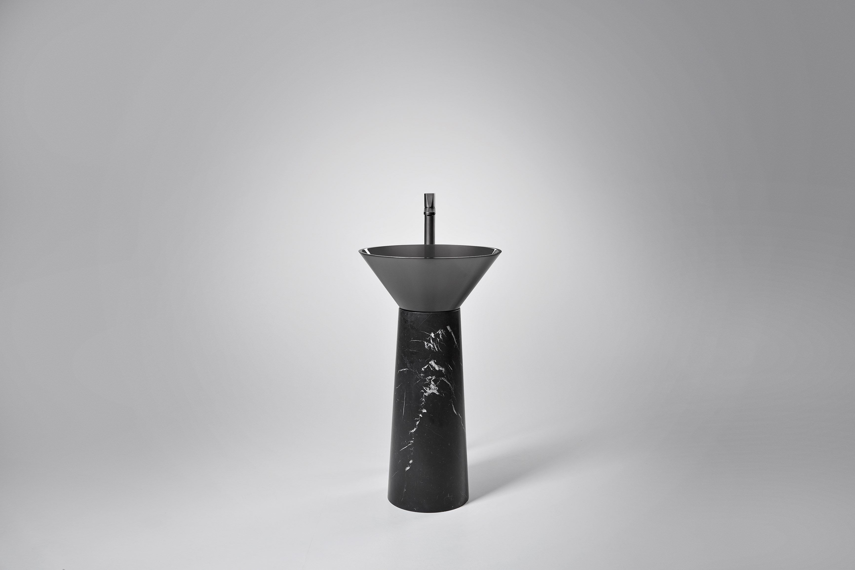 Круглый отдельно стоящий умывальник из черного мрамора Marquina Antoniolupi ALBUME11 + ALBUME21 ARCH-00148772 - Вид №3