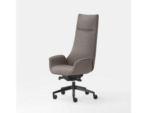 5-спицевое офисное кресло с высокой спинкой