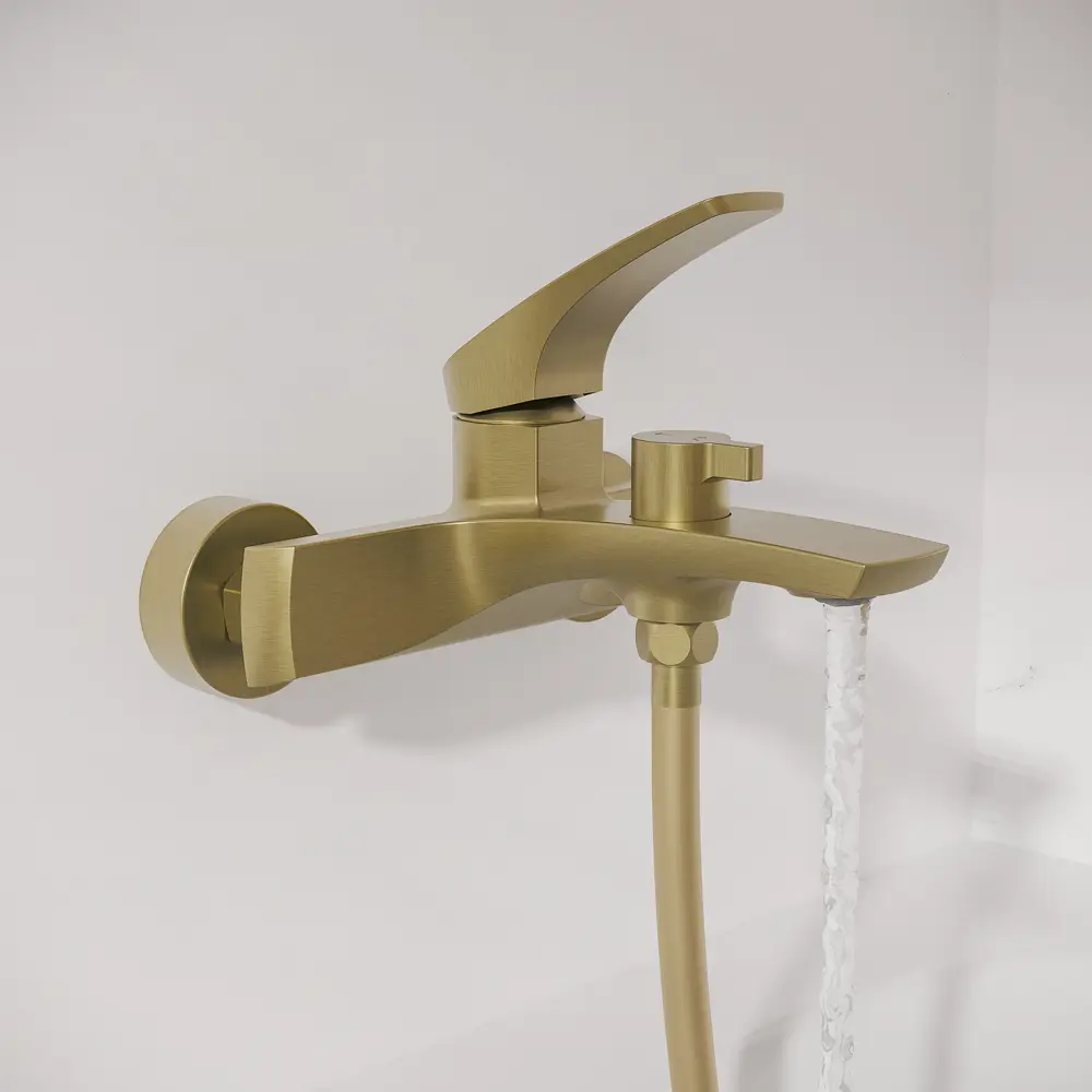 Смеситель для ванны Iddis LAHMG00i02 однорычажный с лейкой и шлангом цвет золото Lahta STLM-2082215 - Вид №2