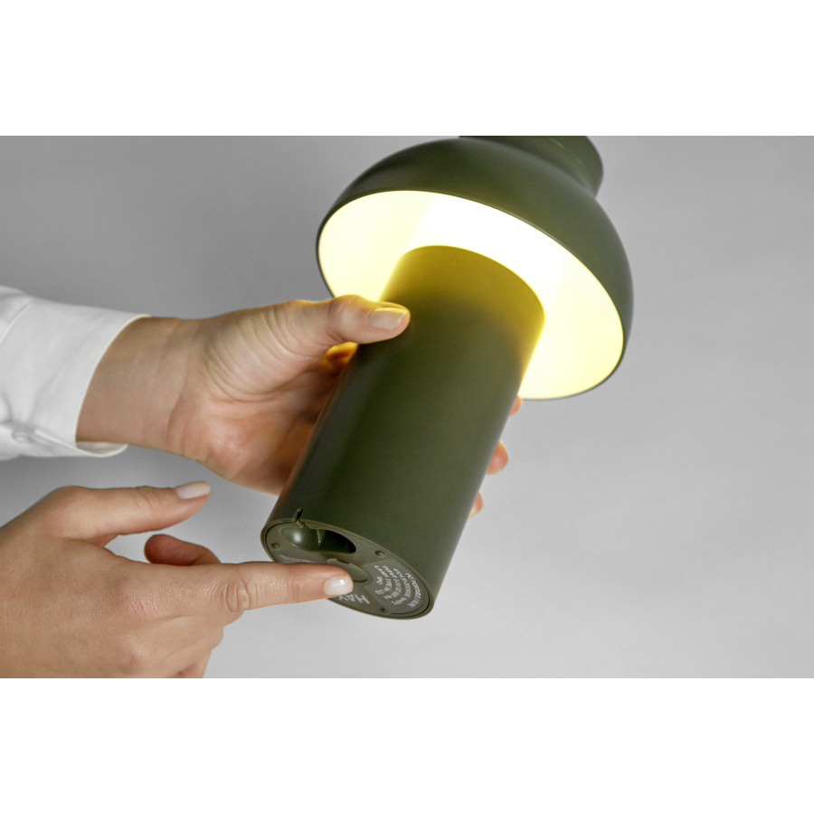 Лампа настольная PC Portable, оливковая Hay 4104312009000 - Вид №15