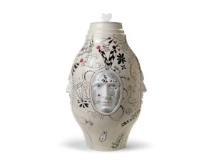 Фарфоровая ваза