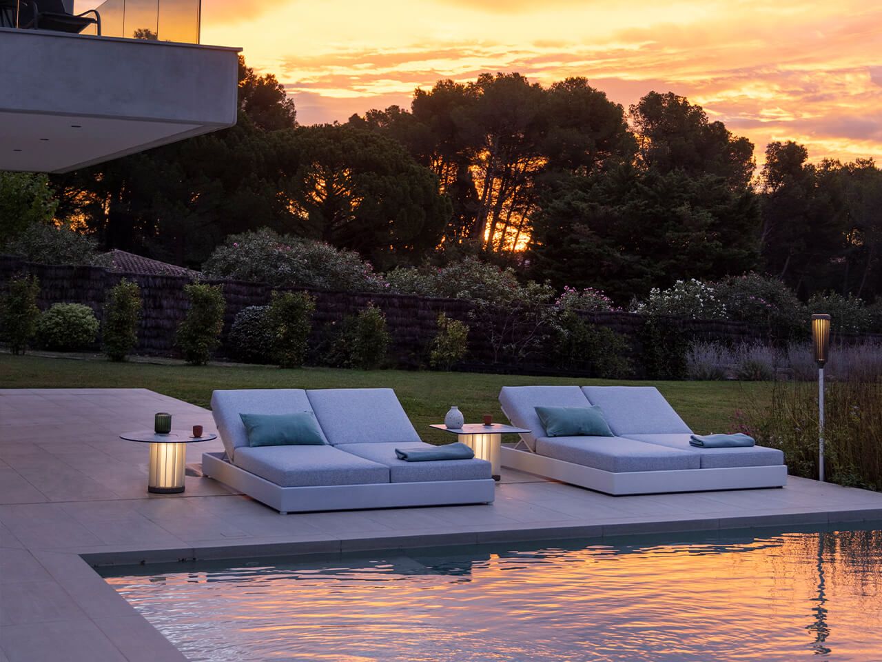 Яркий круглый садовый столик Les Jardins® Tecka ARCH-00039611 - Вид №5