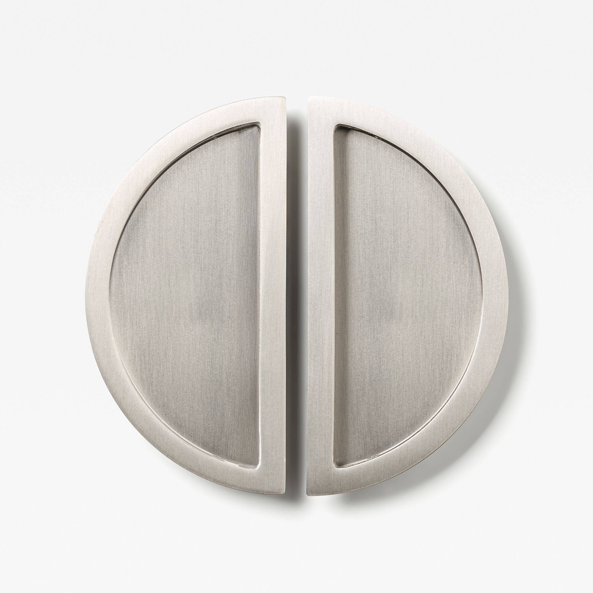 Латунная утопленная ручка Lo & Co Interiors Flush Pull ARCH-00025853 - Вид №7