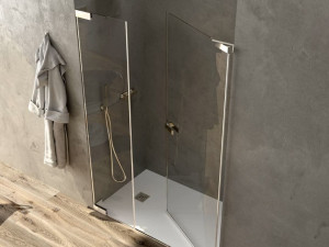 Алюминиевая и стеклянная нишевая душевая кабина с распашной дверью