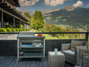 Отдельно стоящий кухонный модуль из нержавеющей стали с плитой теппаньяки