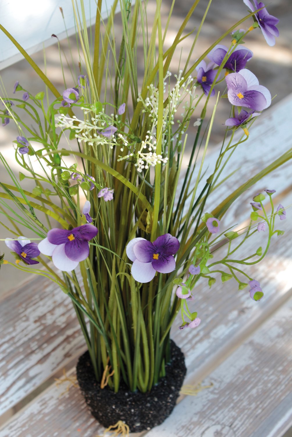 5103 207 a3 Искусственная трава с анютиными глазками в 'почве', 48 см, фиолетово-белая H-andreas  - Вид №3