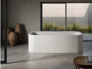 Овальная ванна в центре комнаты в Korakril™