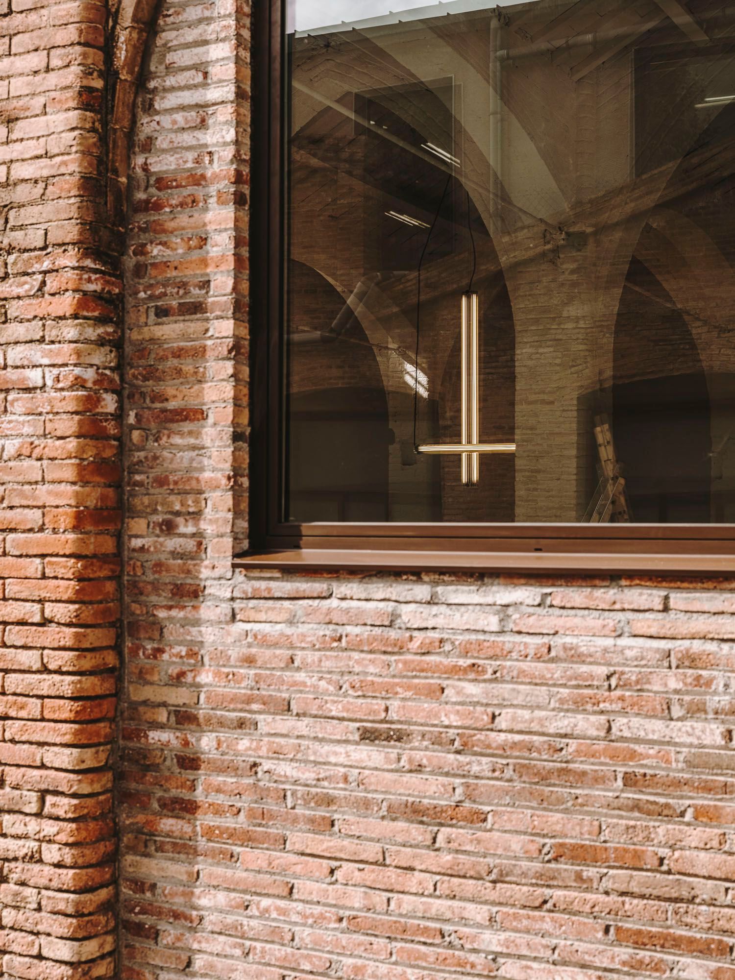 Стеклянный светодиодный подвесной светильник PARACHILNA B15 ARCH-00110929 - Вид №10