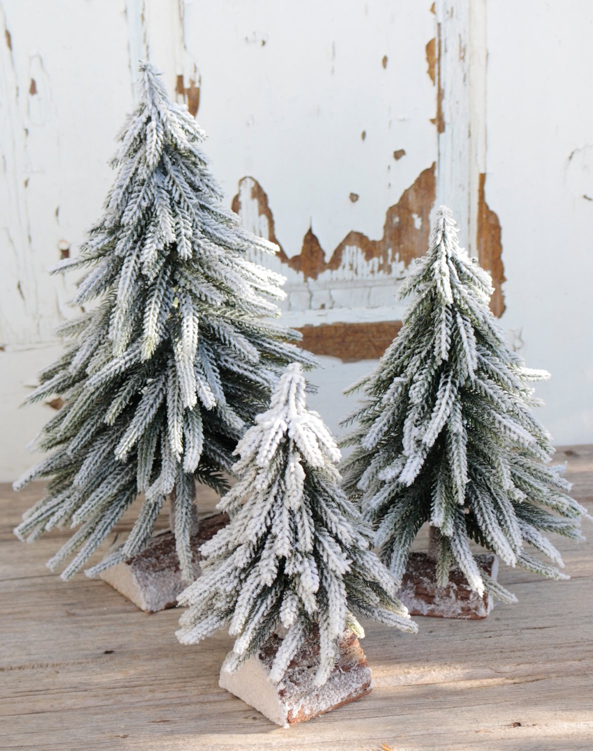 1045 807 a3 Искусственная елка со снегом, деревянная подставка, 19 см, зелено-белая H-andreas  - Вид №3